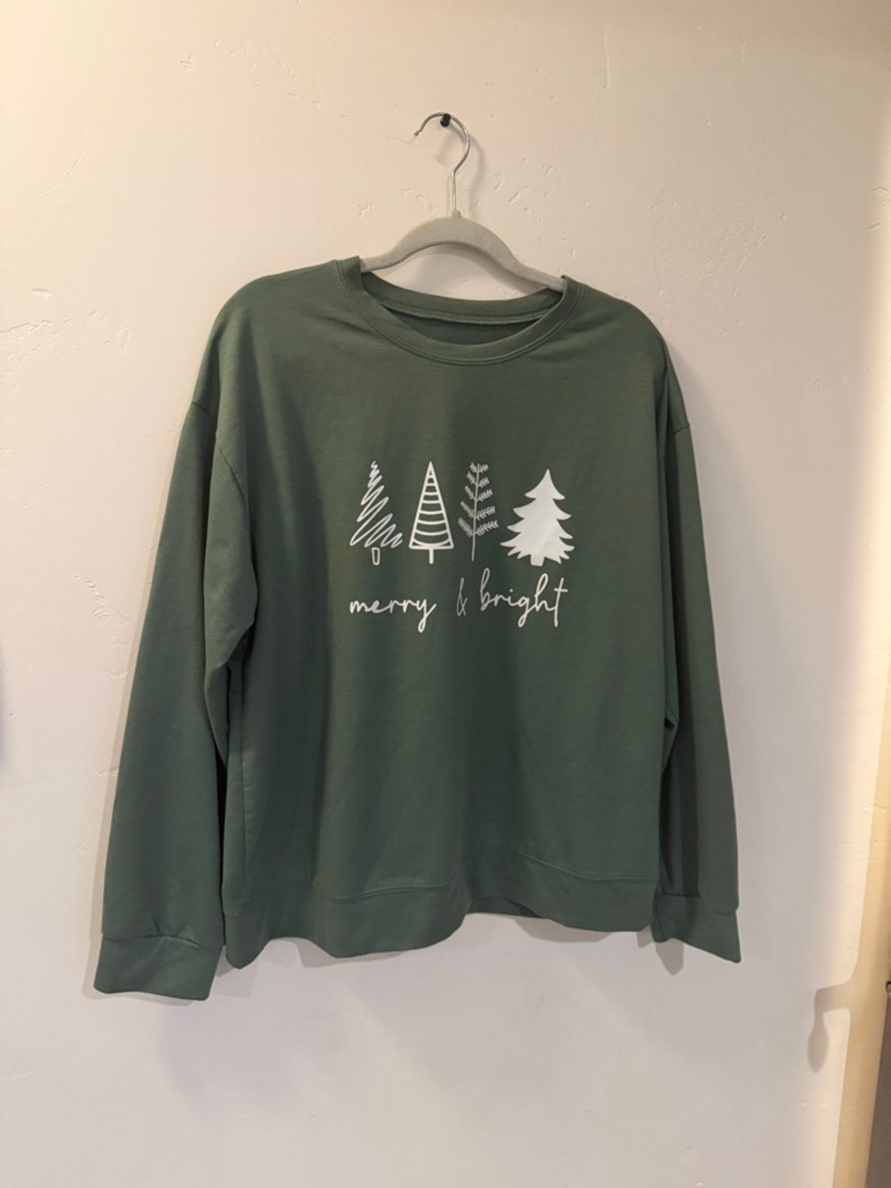 Merry & Bright Green Holiday Top Womens Sz Medium Long Sleeved